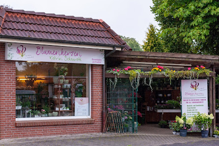 Blumenladen am Friedhof - Blumenherzen, Katrin Schauroth