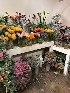 Blumenkorb an der Weide