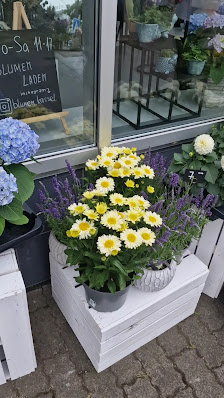 Sisters' Blumen Studio