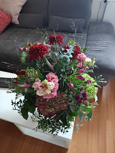 Unikat aus Blüte und Blatt