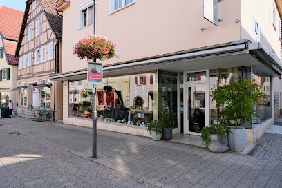 Kleinblumig Florales mit Herz